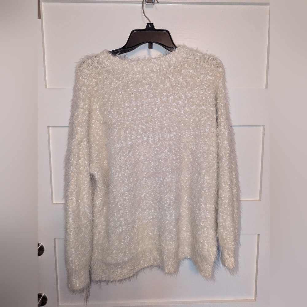 Women's Molly Bracken crewneck super soft white and ivory sweater Size S/M - Picture 4 of 4